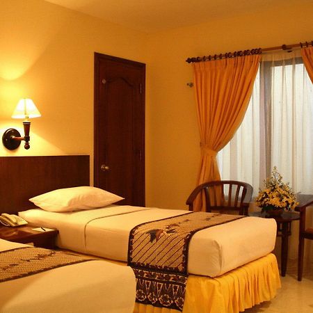 Hotel Baron Indah Solo Kültér fotó