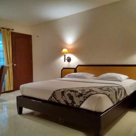 Hotel Baron Indah Solo Kültér fotó