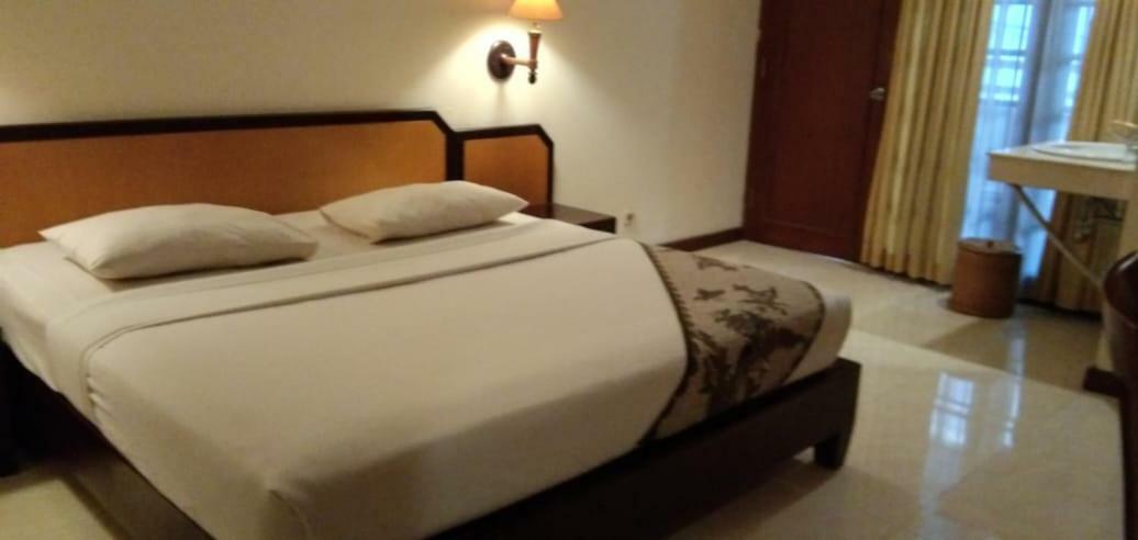 Hotel Baron Indah Solo Kültér fotó